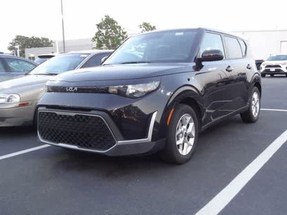 Used 2025 Kia Soul LX w/ LX Technology Package