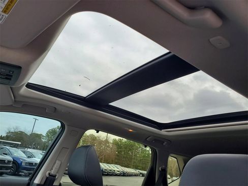 Certified 2025 Nissan Rogue SL w/ SL Premium Package image 5