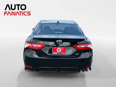 Used 2020 Toyota Camry SE FWD image 4