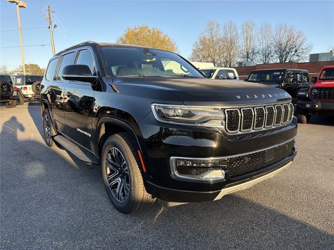 Used 2024 Jeep Wagoneer Series II w/ Flexible Seating Group image 3