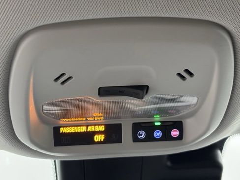 Used 2025 Chevrolet Trax LT image 28