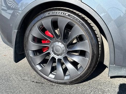 Used 2022 Tesla Model Y Performance AWD/4WD image 9