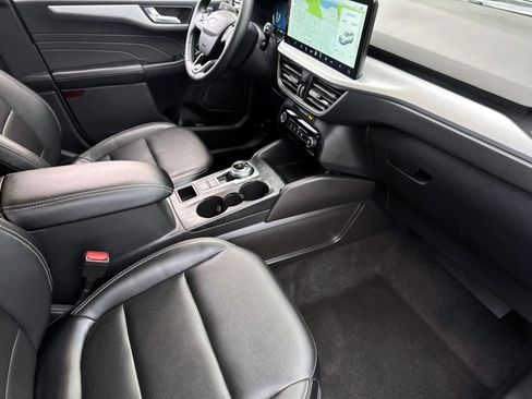 Used 2025 Ford Escape Platinum image 8