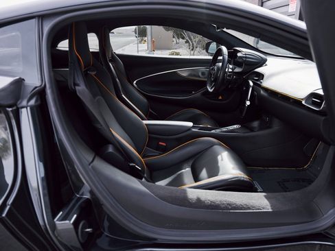 Used 2023 McLaren Artura image 28