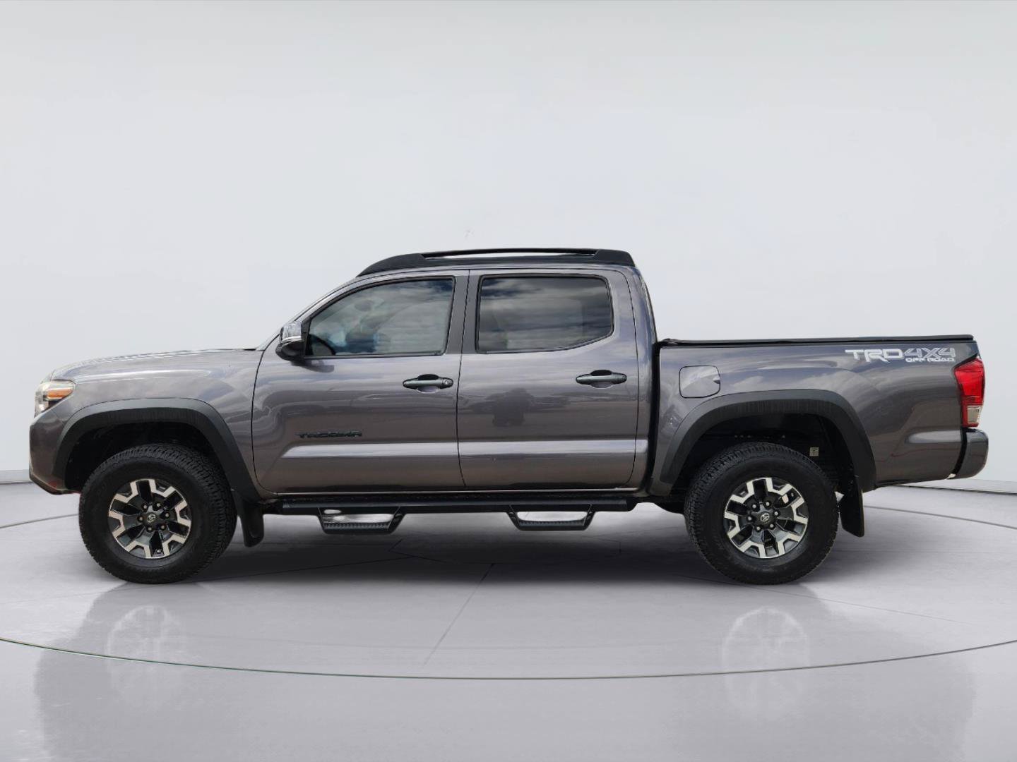 Used 2017 Toyota Tacoma TRD Off-Road w/ Premium & Technology Package AWD/4WD image 4