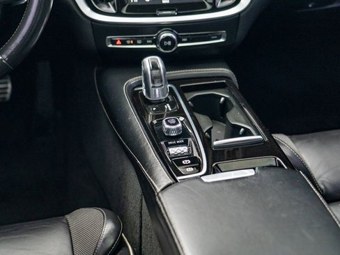 Used 2019 Volvo S60 T8 R-Design image 21