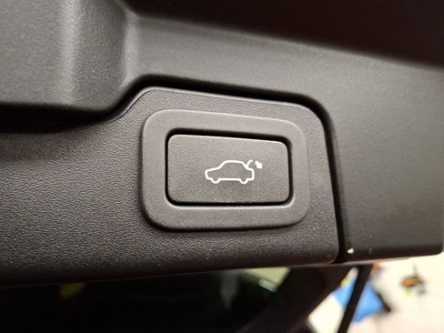 Used 2017 Land Rover Range Rover Evoque SE Premium image 28