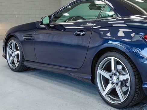 Used 2015 Mercedes-Benz SLK 250 image 35