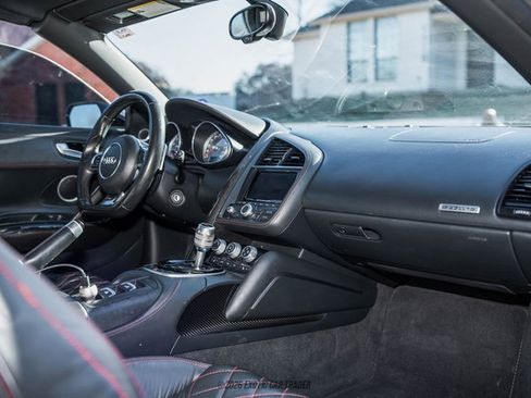 Used 2015 Audi R8 V8 w/ Full Leather Package image 42