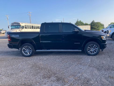 Used 2019 RAM 1500 Laramie w/ Sport Appearance Package AWD/4WD image 8