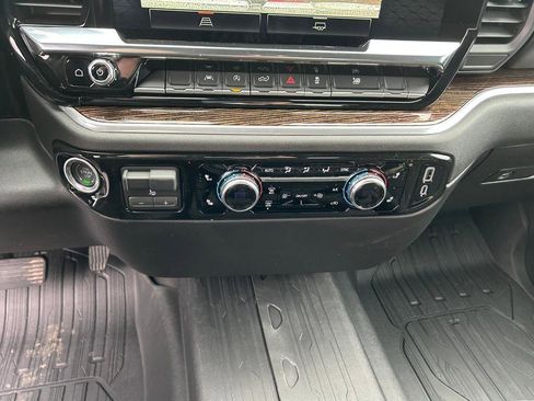 New 2026 GMC Sierra 1500 SLE image 11