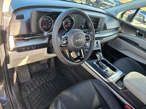 Used 2024 Kia Carnival LX image 24