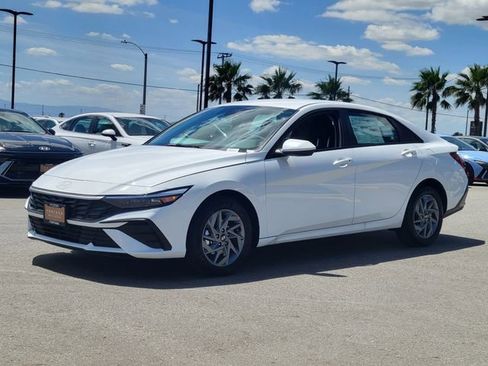 New 2026 Hyundai Elantra Hybrid FWD image 2