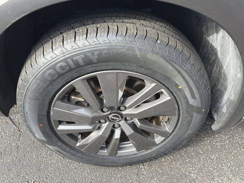 Certified 2025 Nissan Pathfinder SV image 9