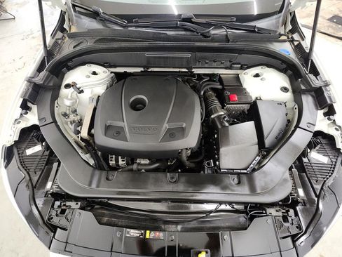 Used 2020 Volvo XC60 T6 Momentum AWD/4WD image 38