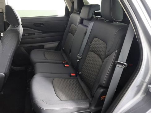 Used 2024 Nissan Pathfinder S image 29