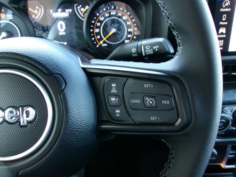 New 2025 Jeep Gladiator Sport image 11