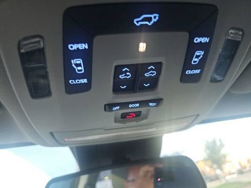 Used 2023 Toyota Sienna Limited AWD/4WD image 22