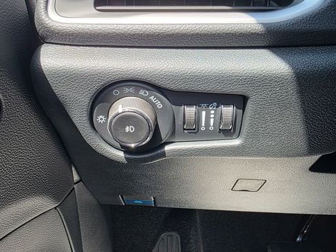 New 2025 Chrysler Pacifica Select image 34