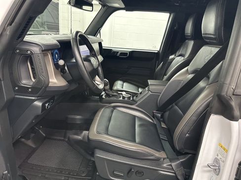 Used 2025 Ford Bronco Outer Banks image 19