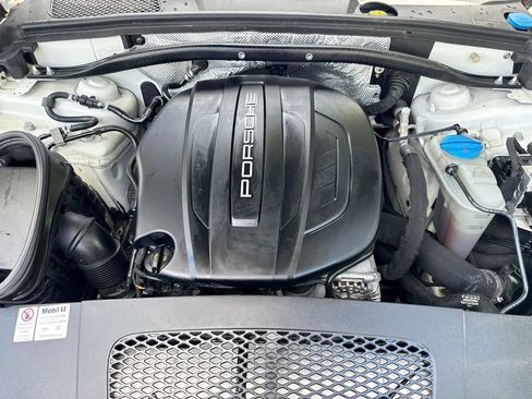 Used 2018 Porsche Macan AWD/4WD image 31