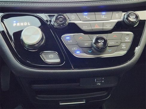 New 2026 Chrysler Pacifica Select image 14