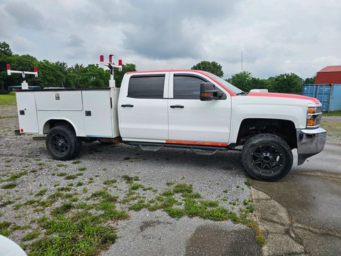 Used 2016 Chevrolet Silverado 3500 2WD Crew Cab image 16
