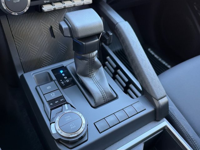 Used 2025 Toyota Tacoma SR5 AWD/4WD image 25
