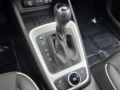 Certified 2023 Hyundai Venue Limited image 18