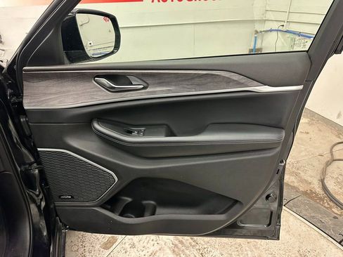 Used 2024 Jeep Grand Cherokee Limited 4xe image 31