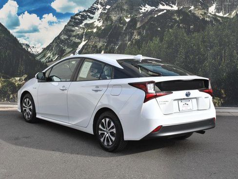 Certified 2021 Toyota Prius LE w/ Carpet Mat Package (TMS) image 9