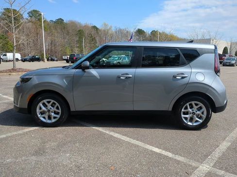 Used 2025 Kia Soul LX FWD image 7