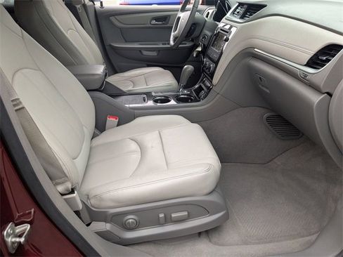 Used 2017 Chevrolet Traverse LT image 36