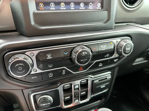 Used 2022 Jeep Gladiator Sport AWD/4WD image 18