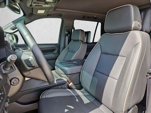 Used 2024 GMC Yukon SLT w/ SLT Luxury Package AWD/4WD image 16