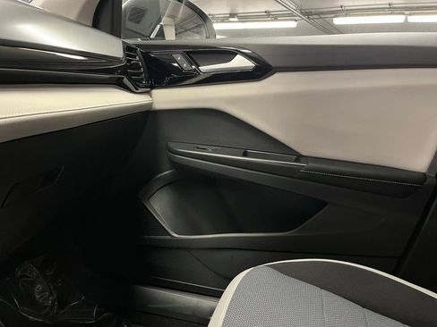 Used 2025 Volkswagen Taos S image 29