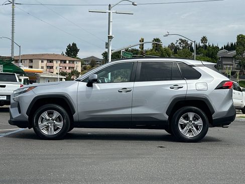 Used 2025 Toyota RAV4 XLE AWD/4WD image 2