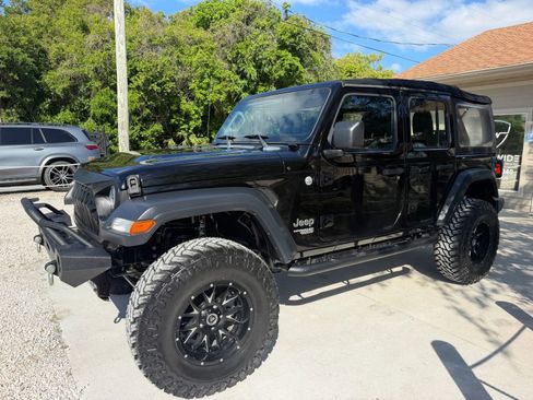 Used 2018 Jeep Wrangler Unlimited Sport AWD/4WD image 1