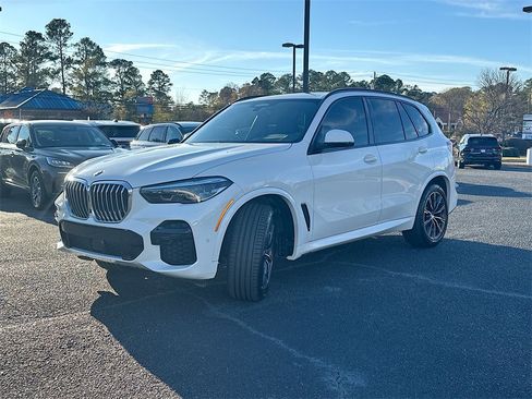 Used 2022 BMW X5 xDrive40i w/ M Sport Package image 2