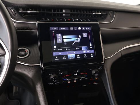 Used 2023 Jeep Grand Cherokee Altitude RWD image 5