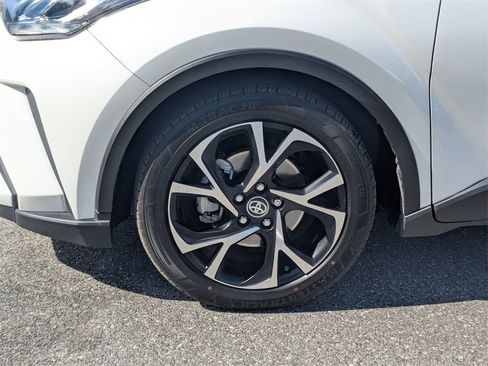 Used 2020 Toyota C-HR XLE image 10