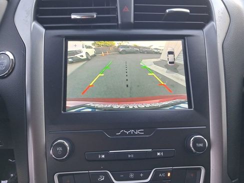 Used 2020 Ford Fusion SE image 22