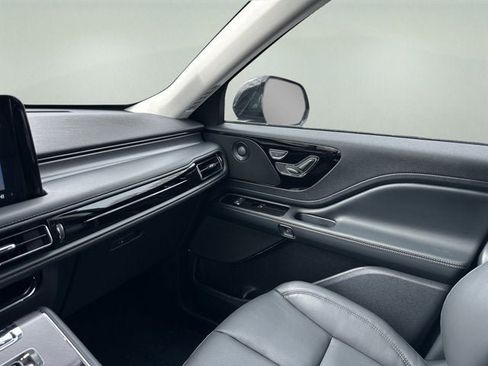 New 2026 Lincoln Aviator AWD image 17
