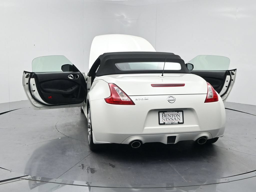 Used 2010 Nissan 370Z Touring RWD image 24