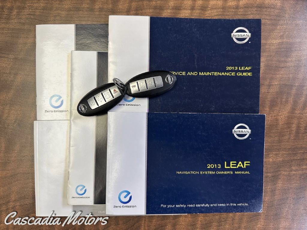 Used 2013 Nissan Leaf SL FWD image 3