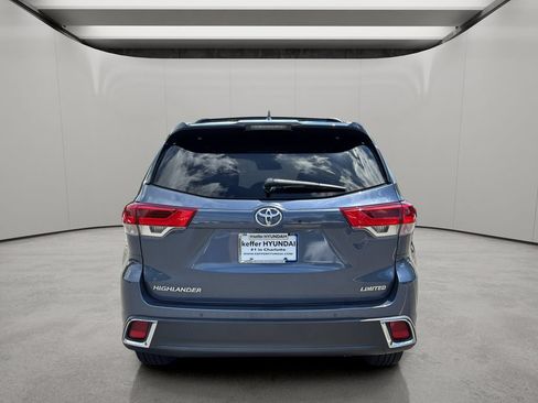 Used 2018 Toyota Highlander Limited FWD image 4