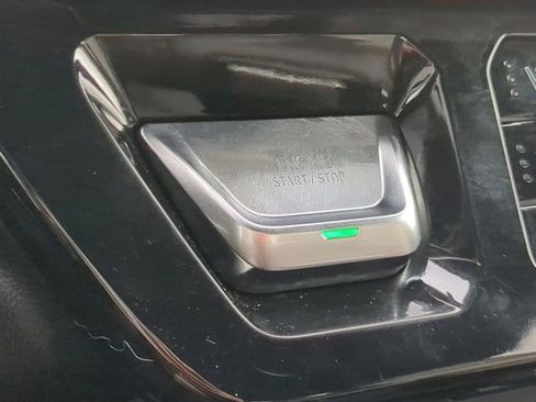 Used 2025 GMC Sierra 2500 AT4 image 27