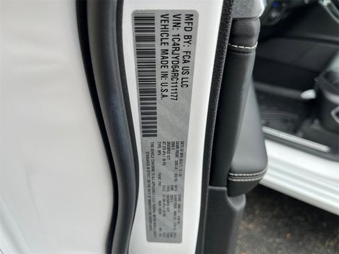 Used 2024 Jeep Grand Cherokee Overland w/ Luxury Tech Group IV image 32