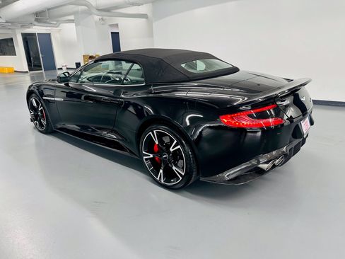 Used 2018 Aston Martin Vanquish S RWD image 11