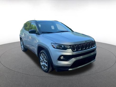 Used 2025 Jeep Compass Limited AWD/4WD image 3